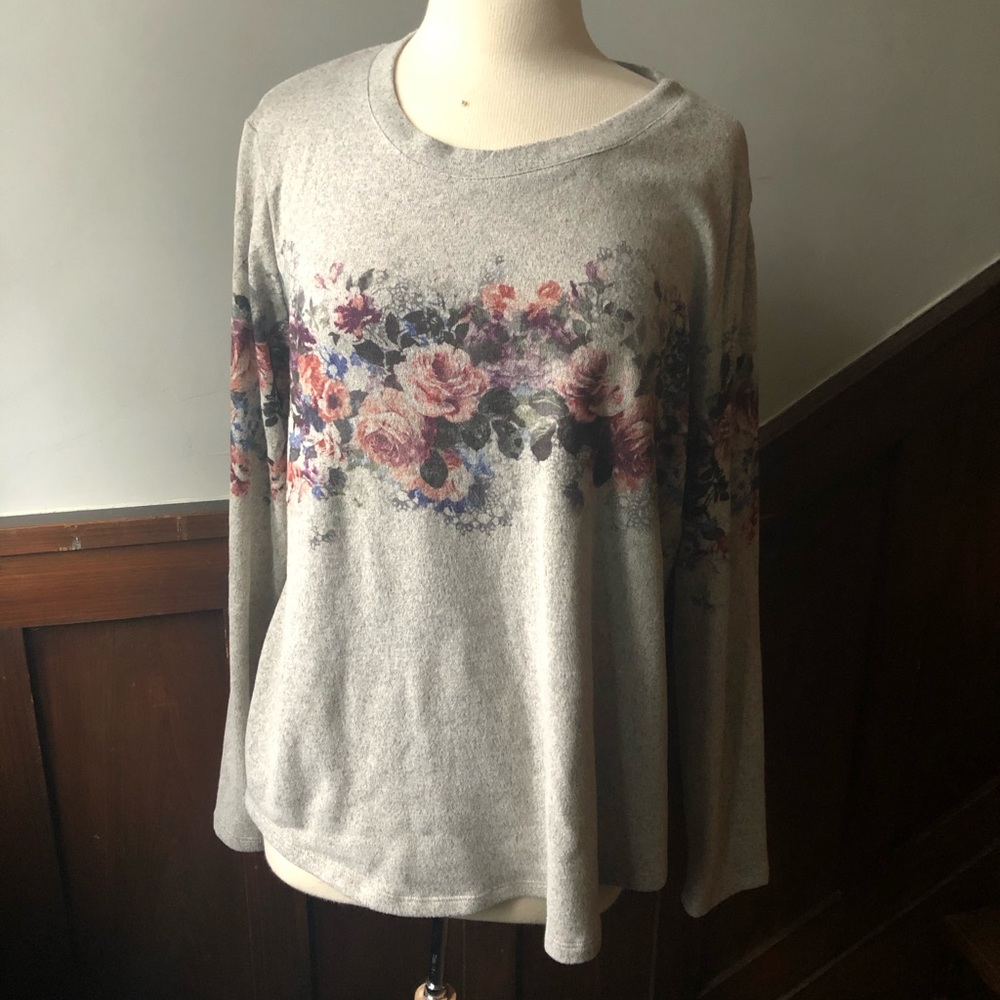 Women’s cozy long sleeved floral top size xl